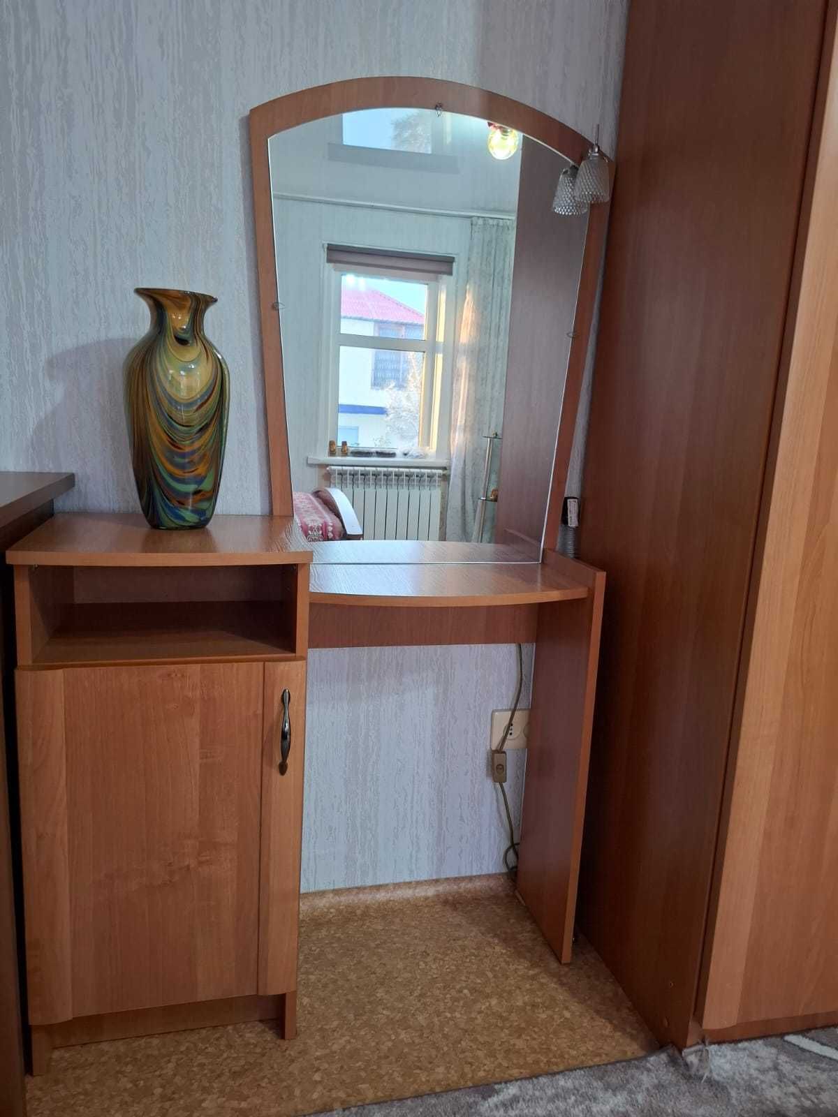 Прода  мебель почти как новая все продается в комплекте без матрасса