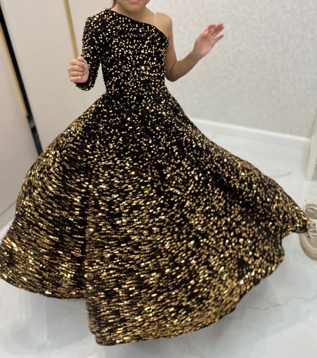 Платье на выпускной! Нереально красивое.