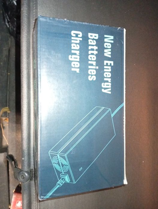 Продавам зарядно за акумулатори 10а 12в