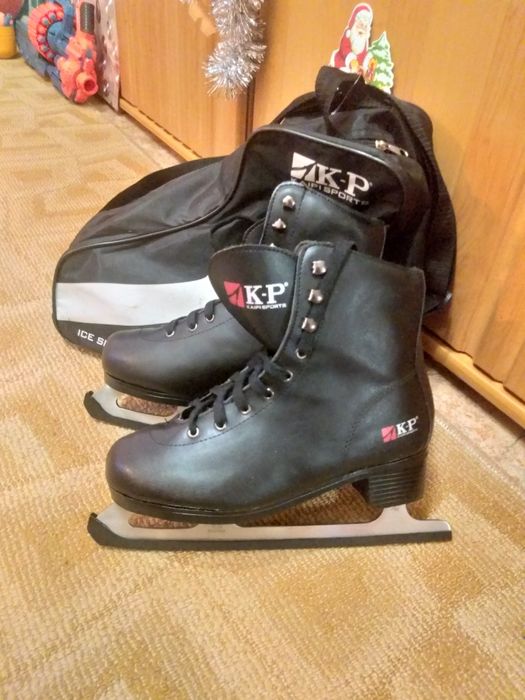 Коньки женские 37-38 размер