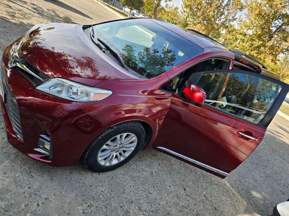 Toyota Sienna в отличном состоянии
