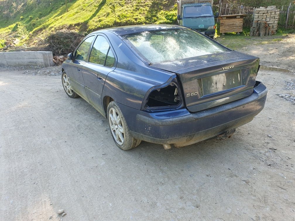 Vând Volvo s 60 2,4 pentru piese ,400 euro fix