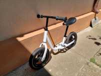 Bicicletă fără pedale BTWIN alb-negru copii 85-105 cm.