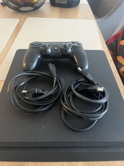 Playstation 4 slim