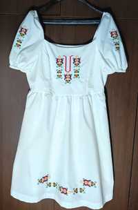 Бродирана рокля с българска шевица