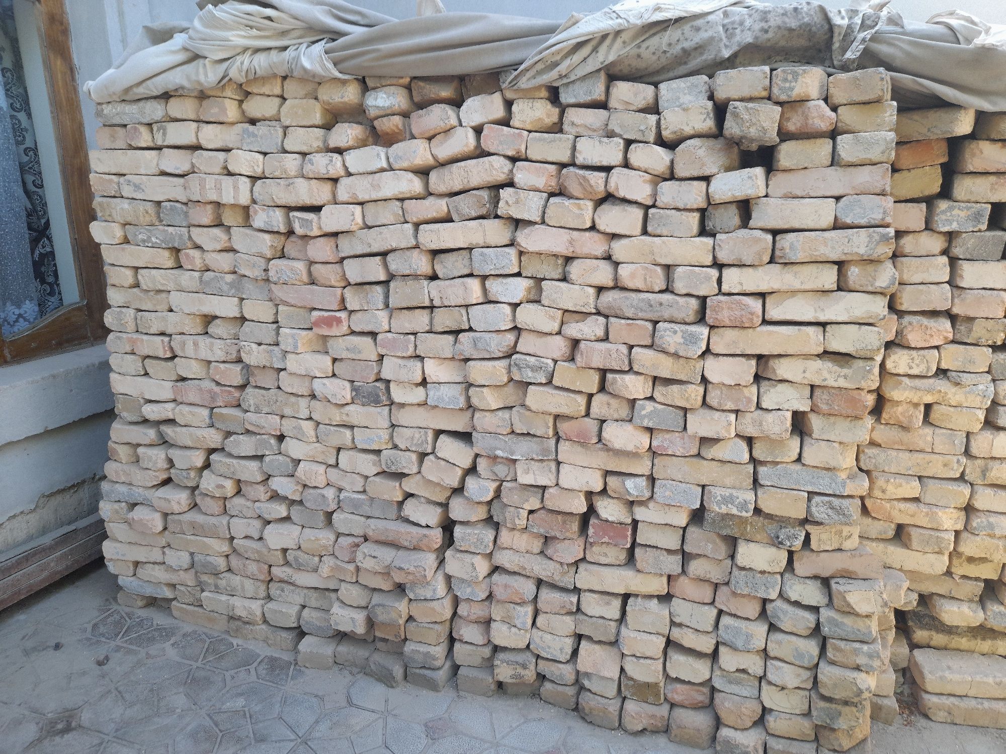 Кирпич /Pishgan ğisht