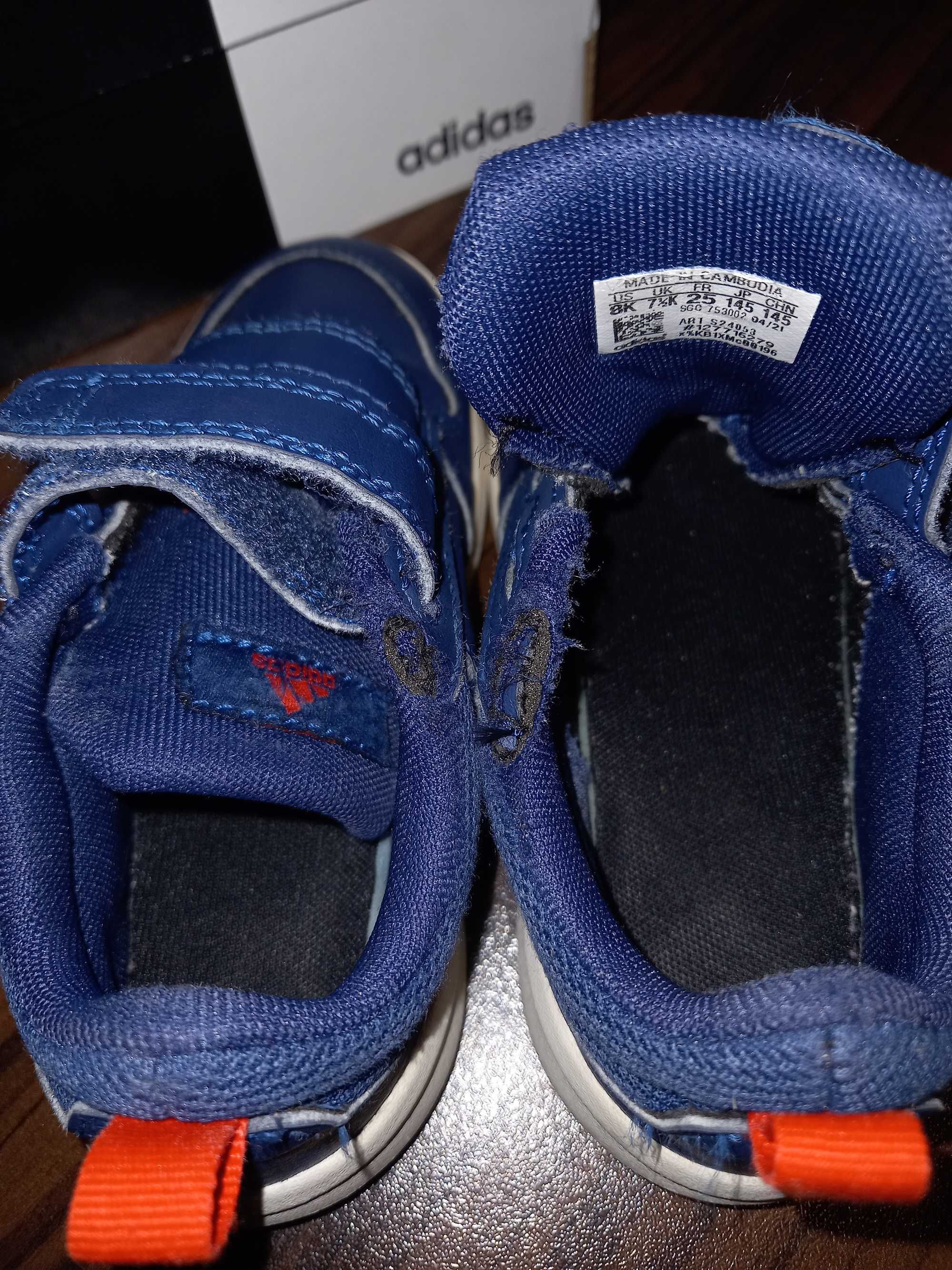 Детски маратонки Adidas номер 25