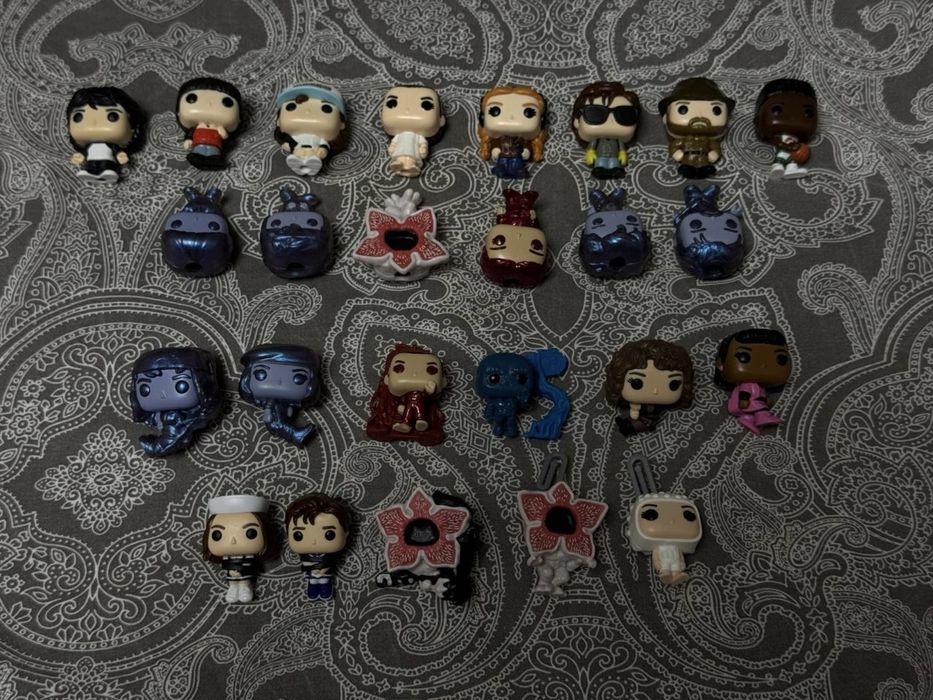 Полная коллекция фигурок kinder joy очень старнные дела осд