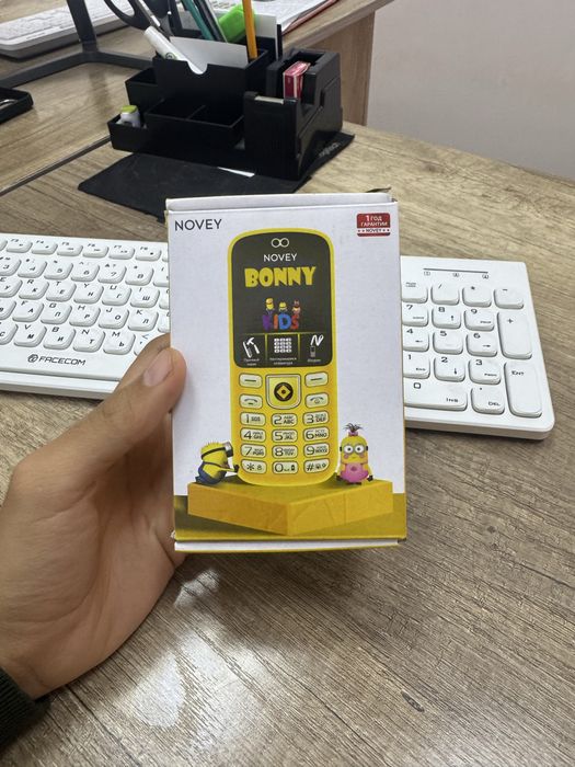 Knopkali bony telefon sotiladi