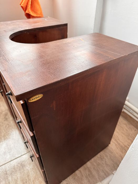 Dulap lemn masiv pentru baie – cu sertare + decupaj pentru lavoar