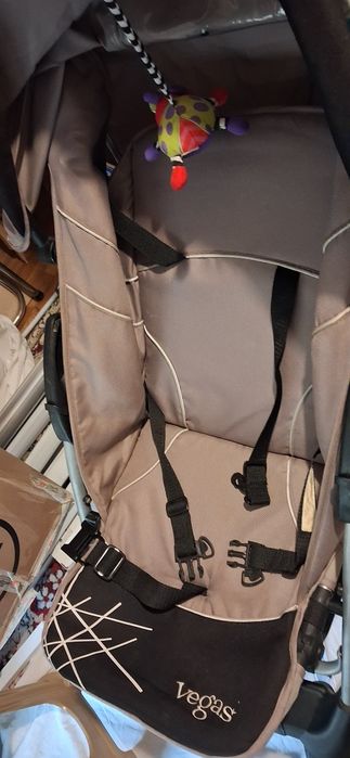 Функционална количка Vegas – с легнало положение, дъждобран и лесно сг