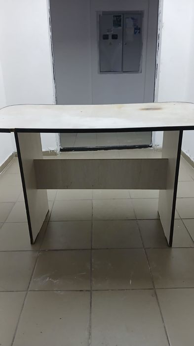 Продам стол кухонный