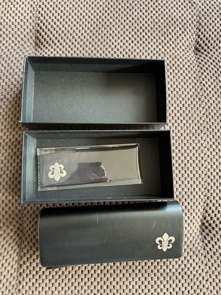 Продавам слънчеви унисекс очила Chrome hearts