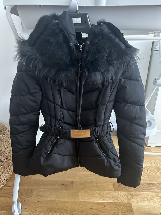 Зимно черно яке с пух на качулката