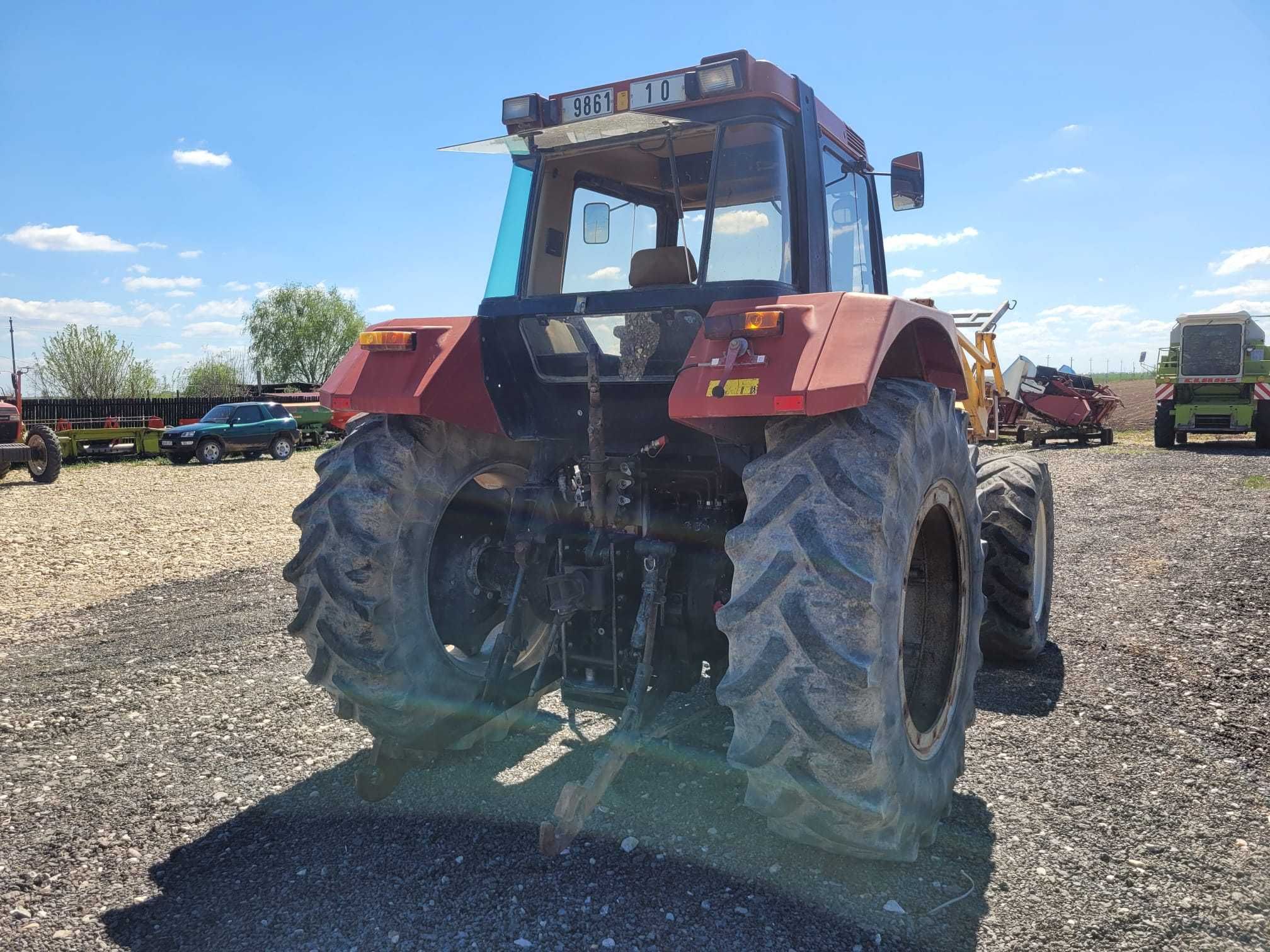 Tractor Case IH 1255XL cu incarcator