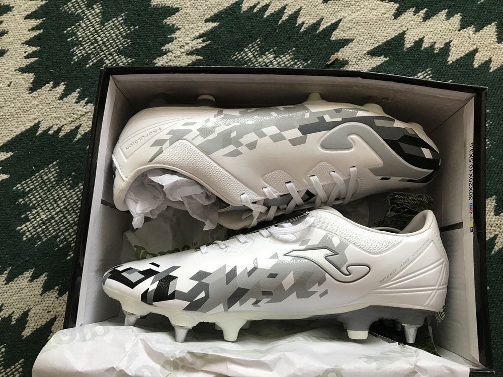 Футболни бутонки Joma