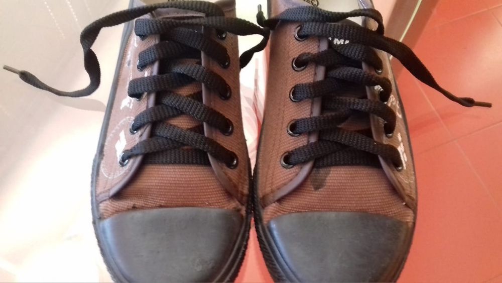 Продавам нови кецове