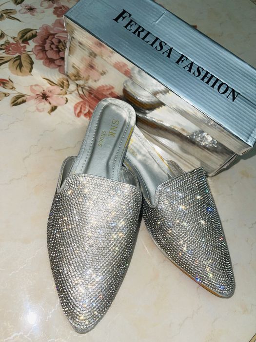 Yangi oyoq kiyim 38 razmer