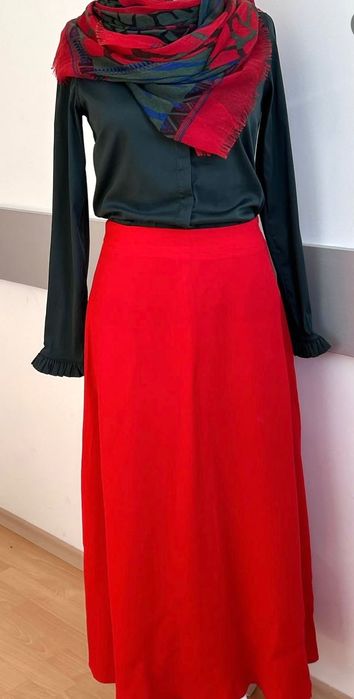 Разкошна дълга пола в червено Just in case & риза Mos Mosh