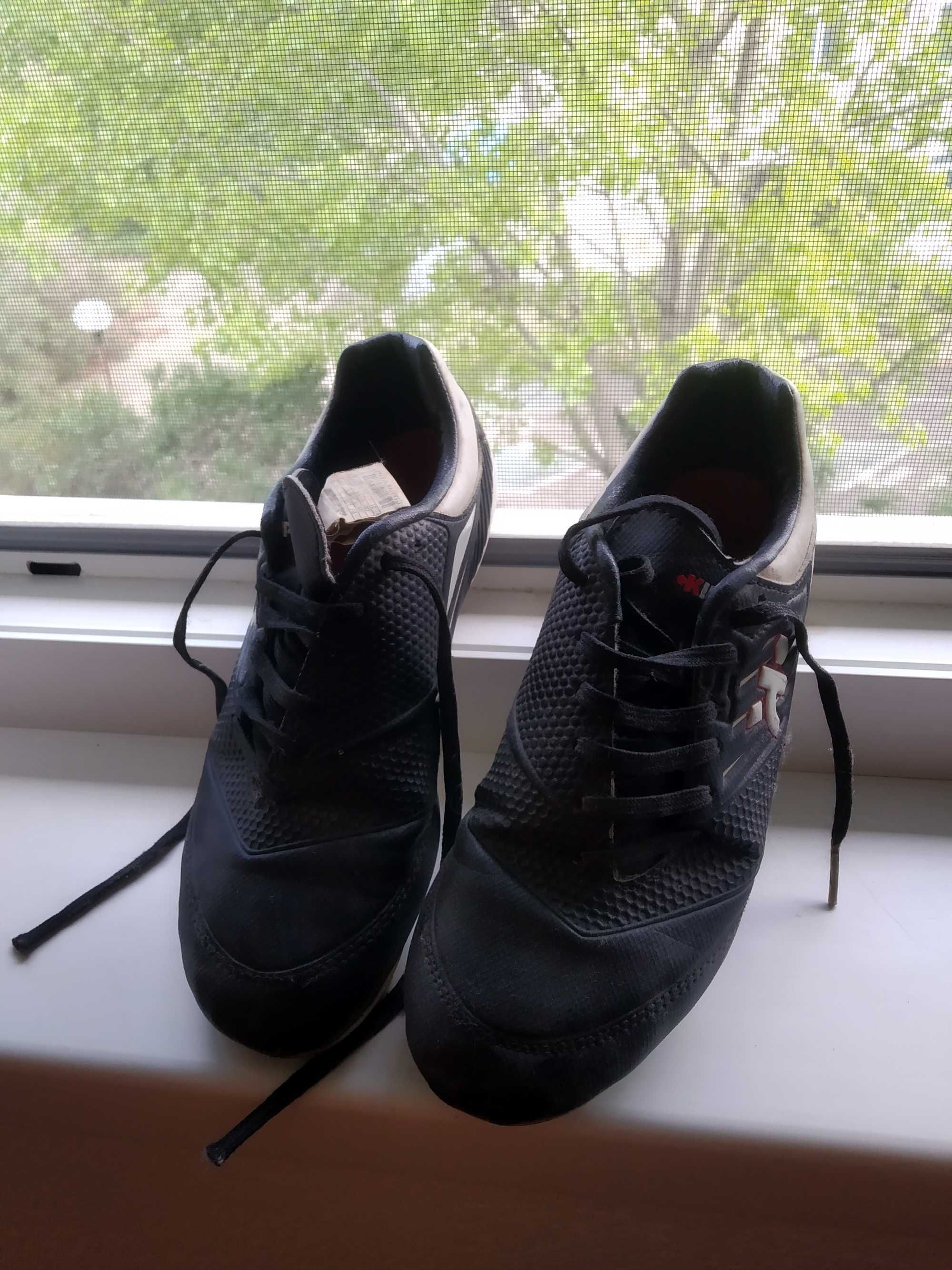 Футболни обувки купувани от Италия