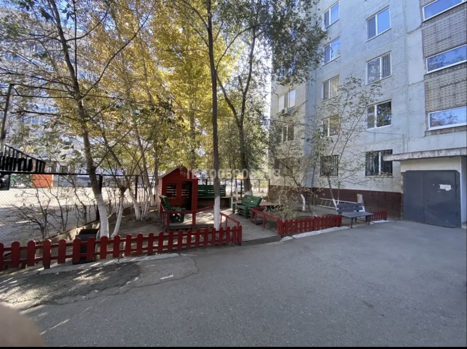 продам 3-х комнатную квартиру, в 11 мкр , 8/10 эт.