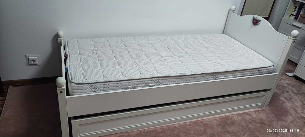 Pat single 90×200 cu saltea Dormeo, somiera si lada (posibil saltea 2)