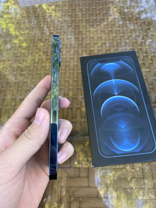 iPhone 12 Pro в идеальном состтянии