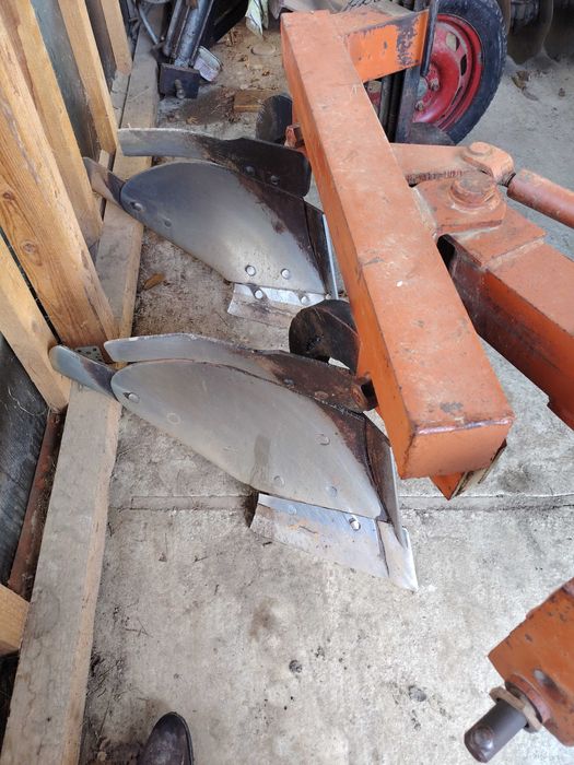 Vând plug cu 2 brazde stare excelentă