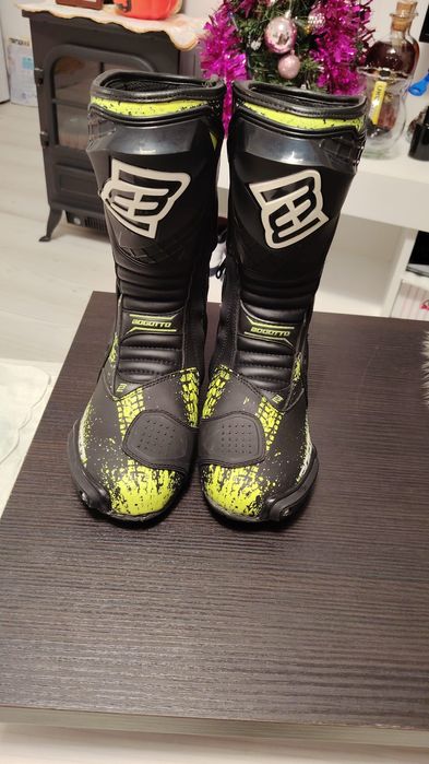Vând combinizoane moto din doua piese și ghete moto