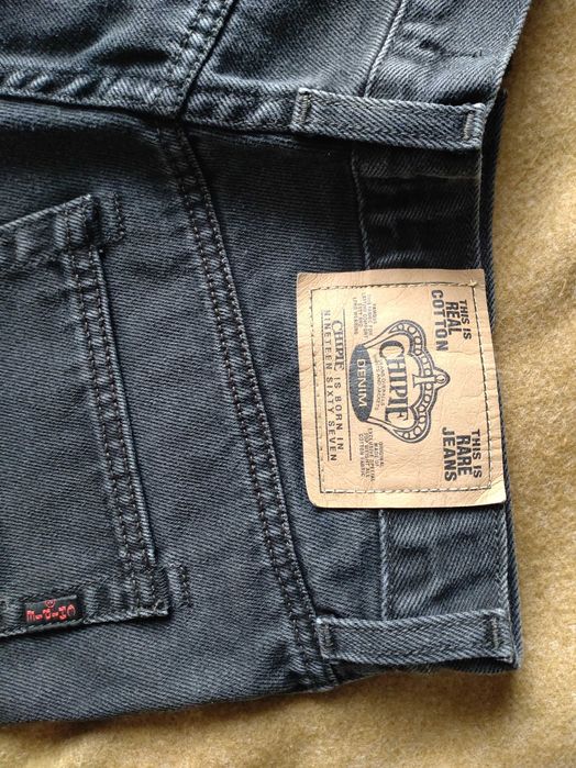 Blugi scurti, bluza zara.