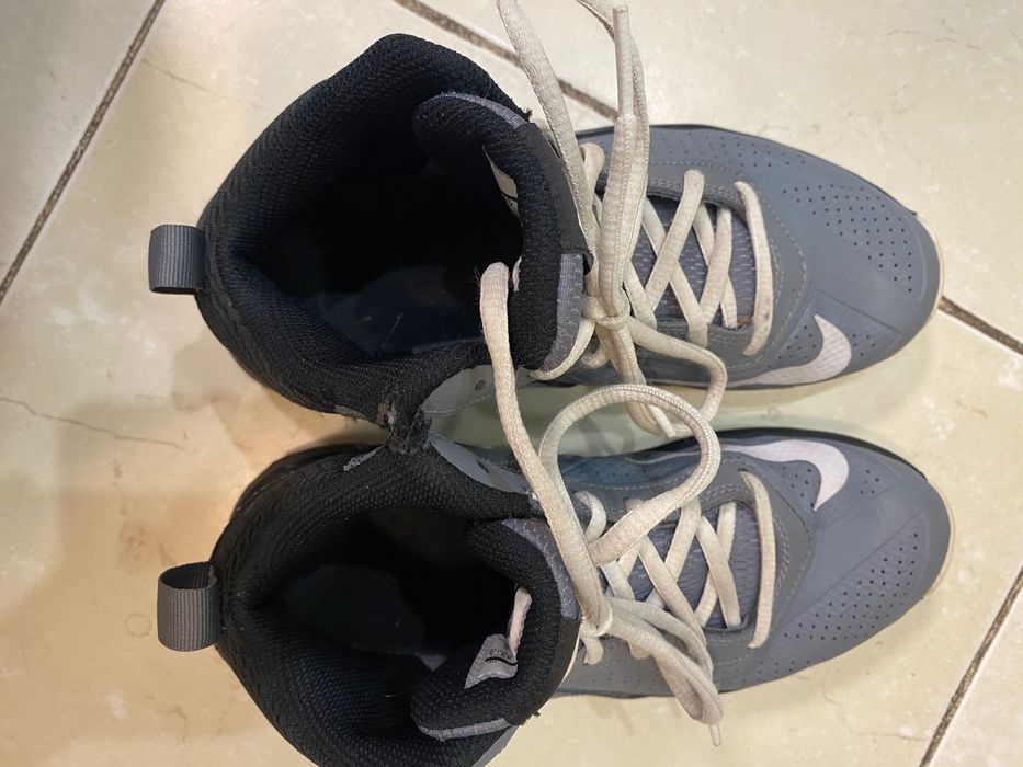 Маратонки Nike номер 37.5