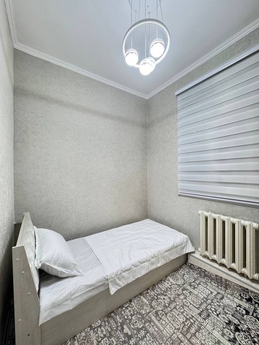 Продам 2в3 комнатную, Чиланзар 11,Кафе Шер