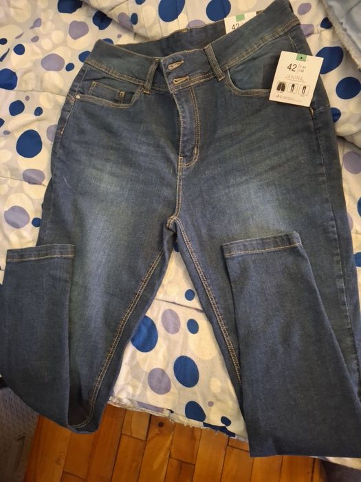 Дамски дънки в син цвят