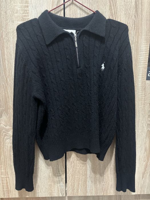 Кофта на молнии, черного цвета по типу поло, хорошее качство