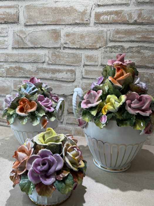 Set decorativ vaze cu flori din portelan
