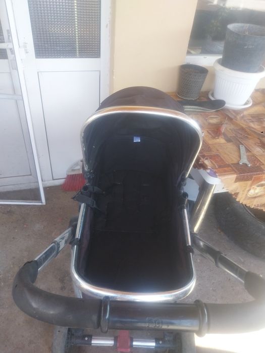 Продавам количка