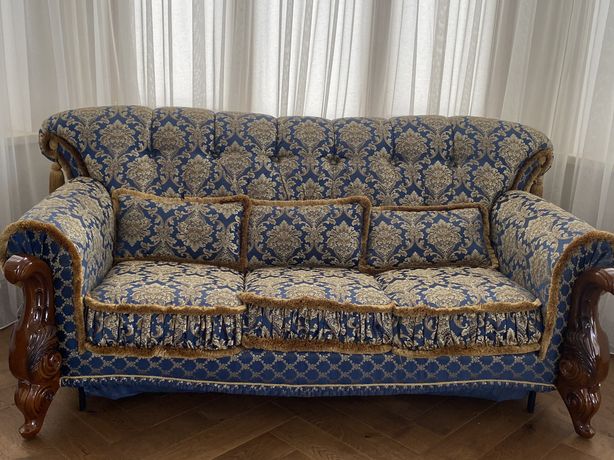 Продам мягкий уголок ( диван и два кресло)