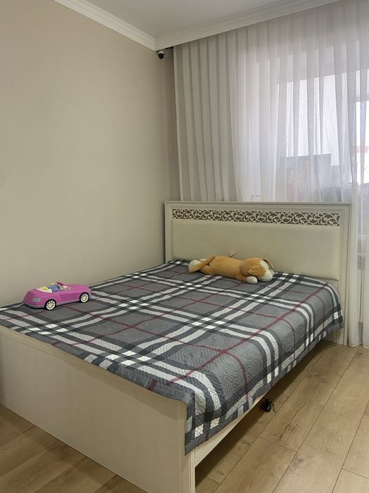 Кровать 2х спалка , комод