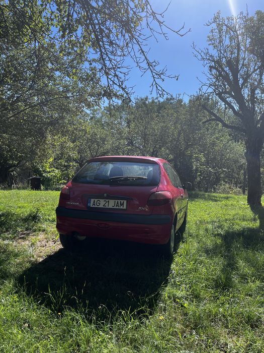 Peugeot 206 1.4 benzina – mic, rosu si fara fite, dar merge ca nou!