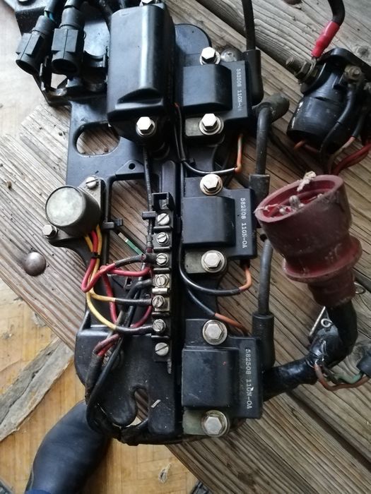 Капак за извънбордов мотор карборатор бобини.