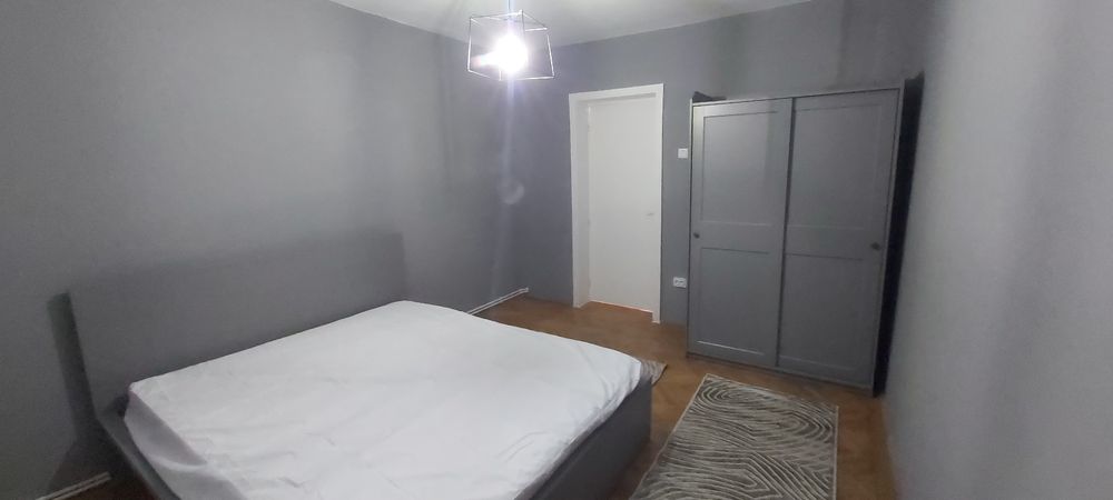 Apartament 2 camere de închiriat bloc renovat