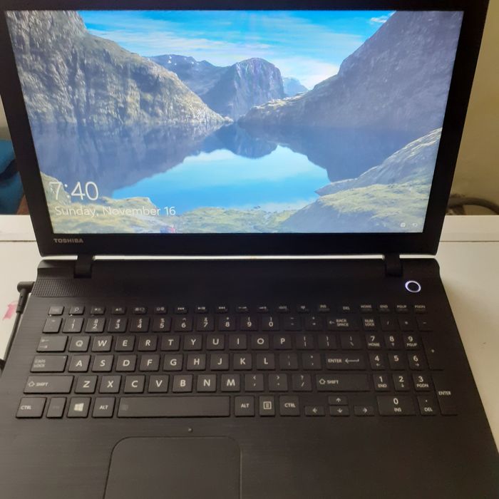 Vând leptop Toshiba perfect funcțional
