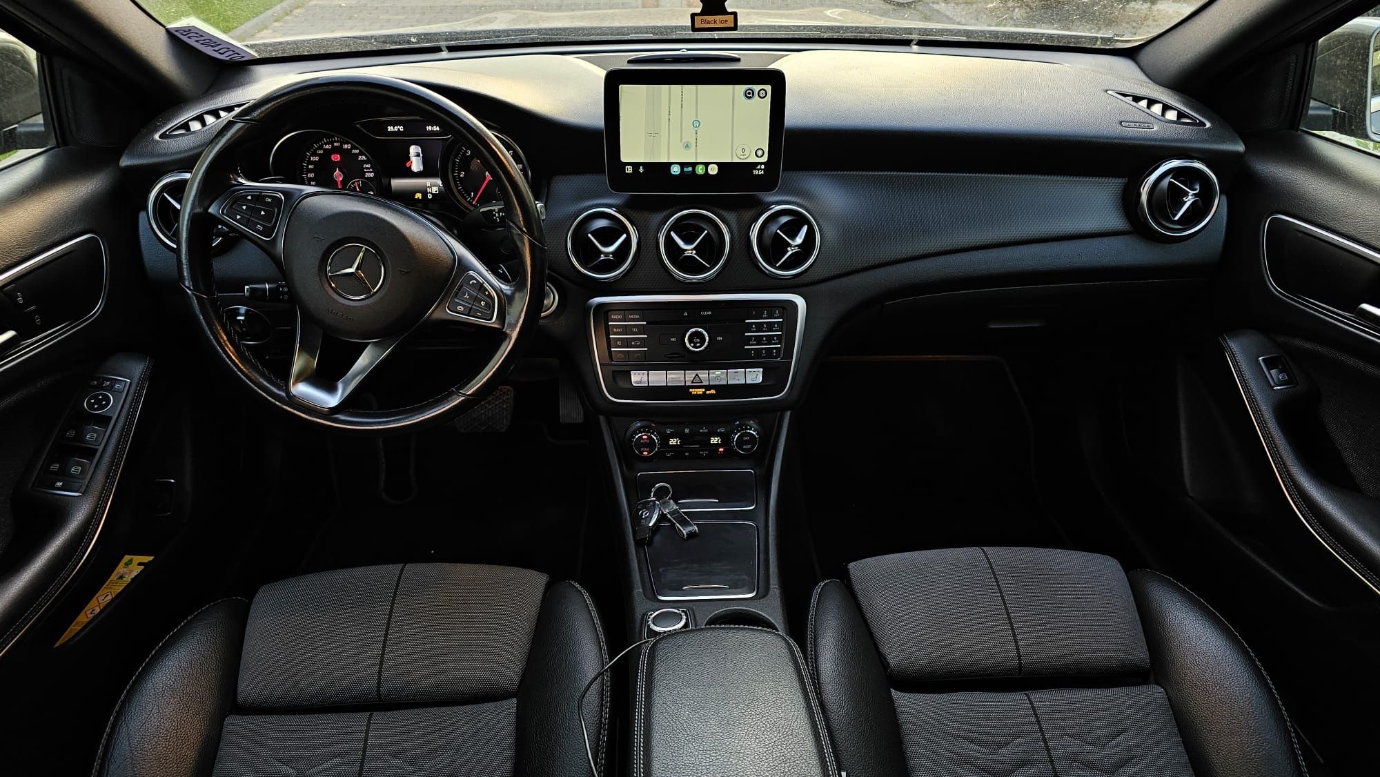 Mercedes-Benz GLA 200d Business - Diesel - Automatic - 136 hp -