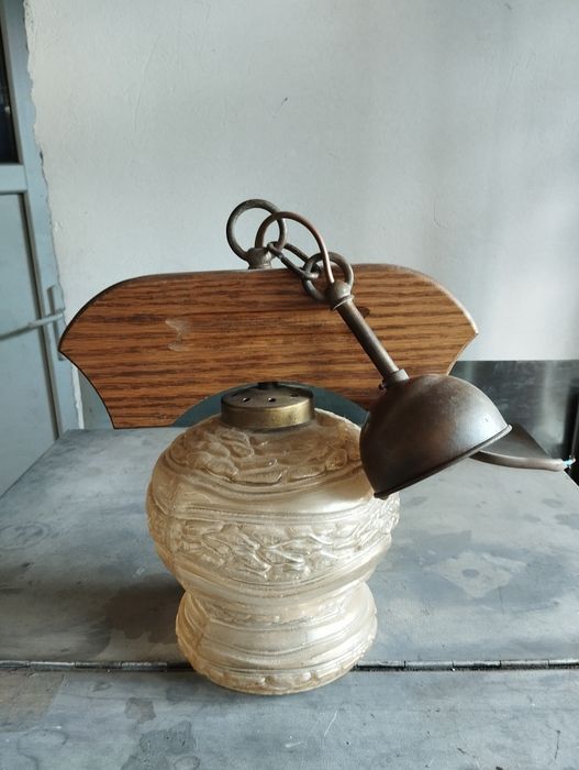 Vând lustră cu trei becuri