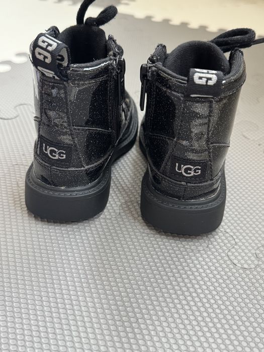 Vand ghete ugg 23