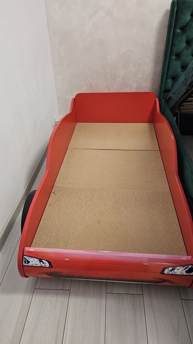 Vând Pat copiii masina Cars