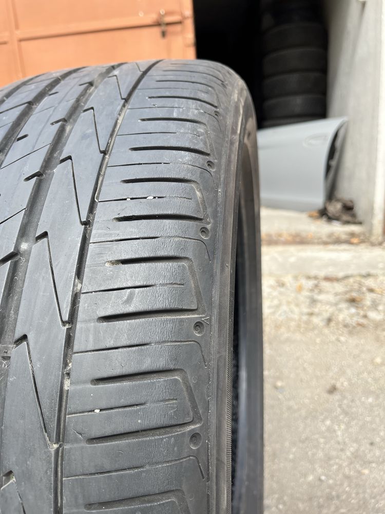 2 бр. летни гуми 235/50/19 Hankook DOT 1421 5,5 mm