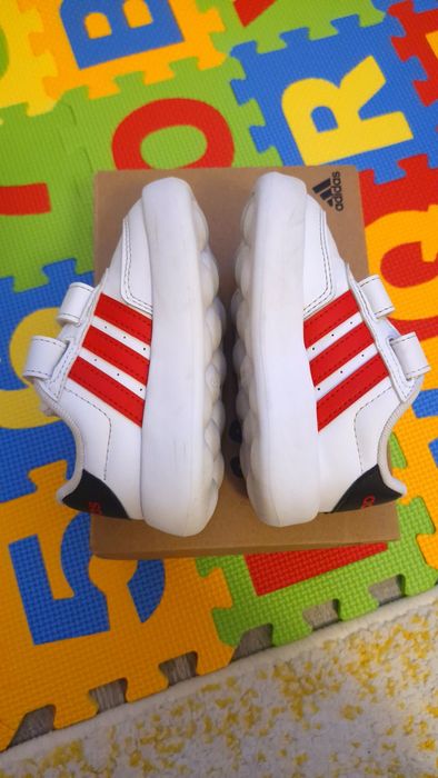 Adidasi Adidas marimea 22