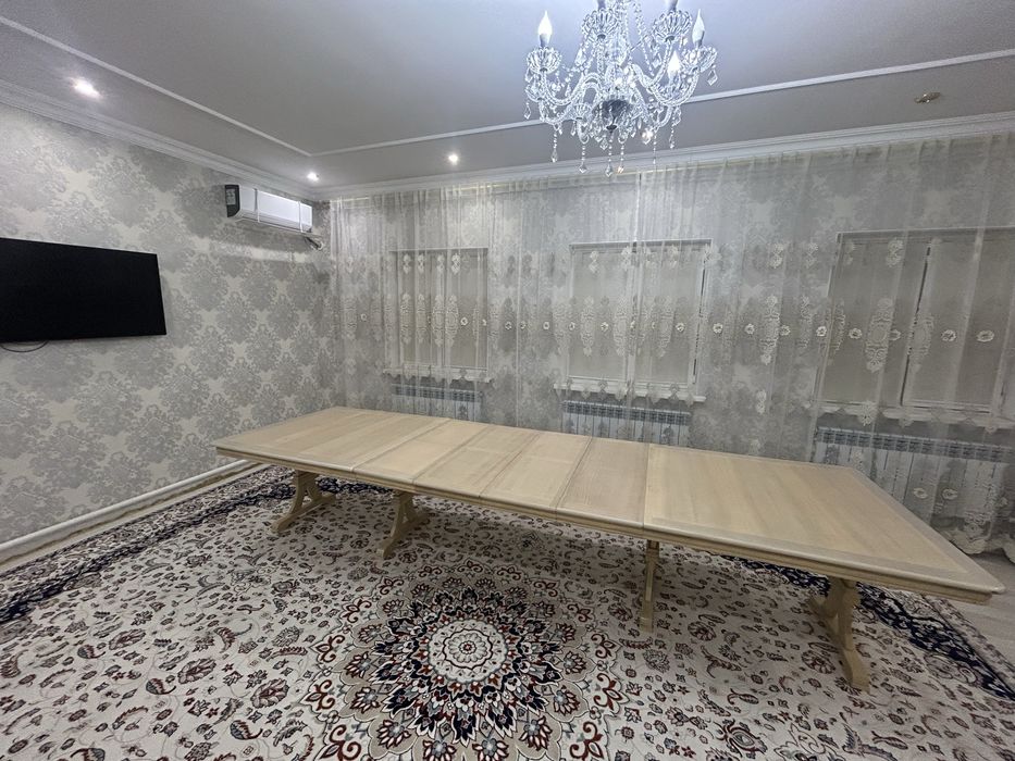 Гостинный стол без стульев