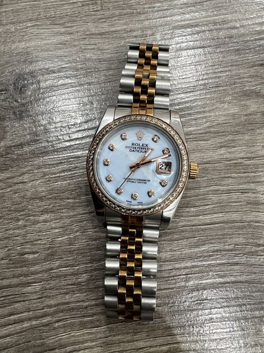 Продам часы наручные